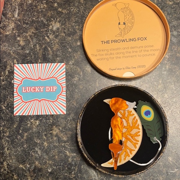 Erstwilder Prowling Fox Pin Brooch - Picture 3 of 3